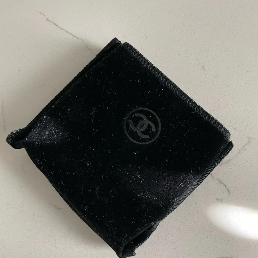 Chanel eye shadow quad - Picture 2 of 5